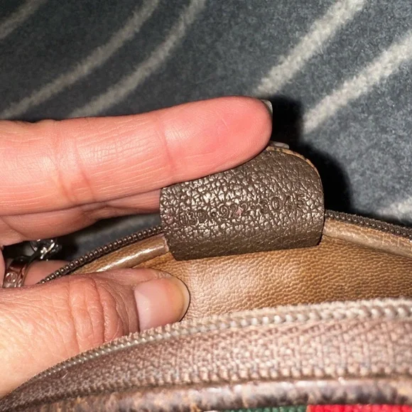 Authentic Vintage Gucci cosmetic bag - Picture 10 of 11